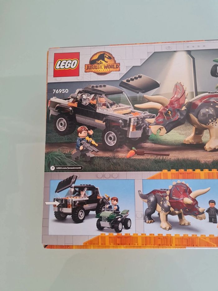 Lego jurassic world 76950 - triceratops et pick up - neuf - photo numéro 3