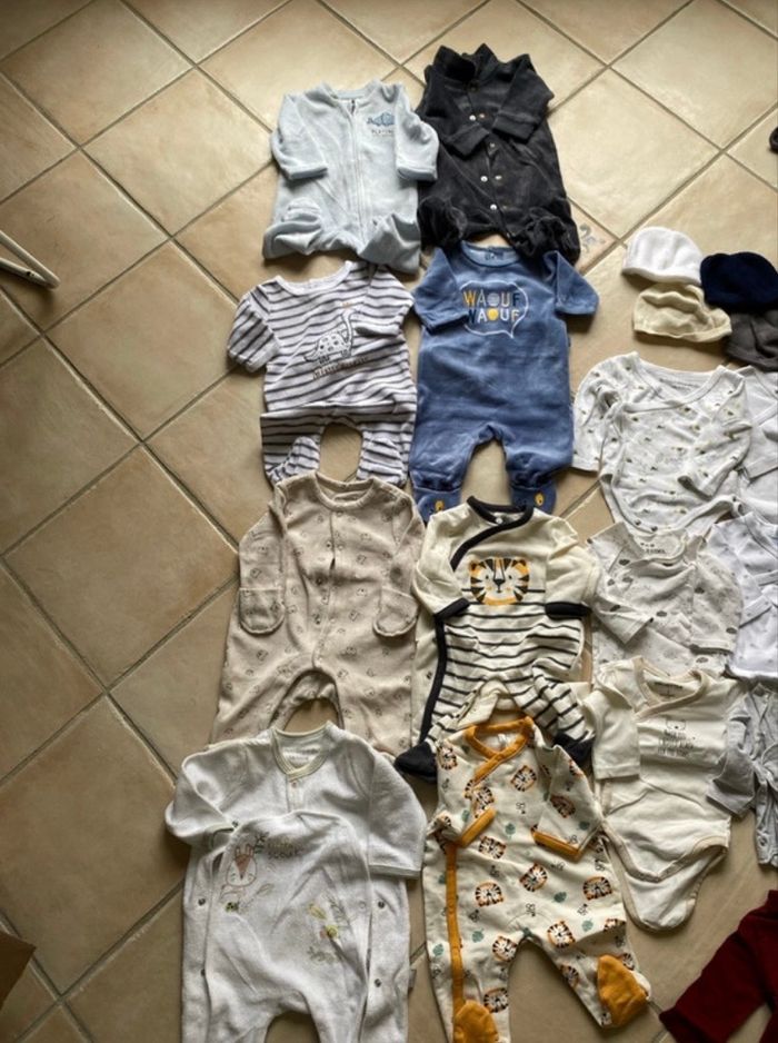 Lot vêtements bébé 1mois - photo numéro 2