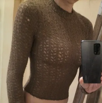 Top court / crop top en dentelle marron-taupe