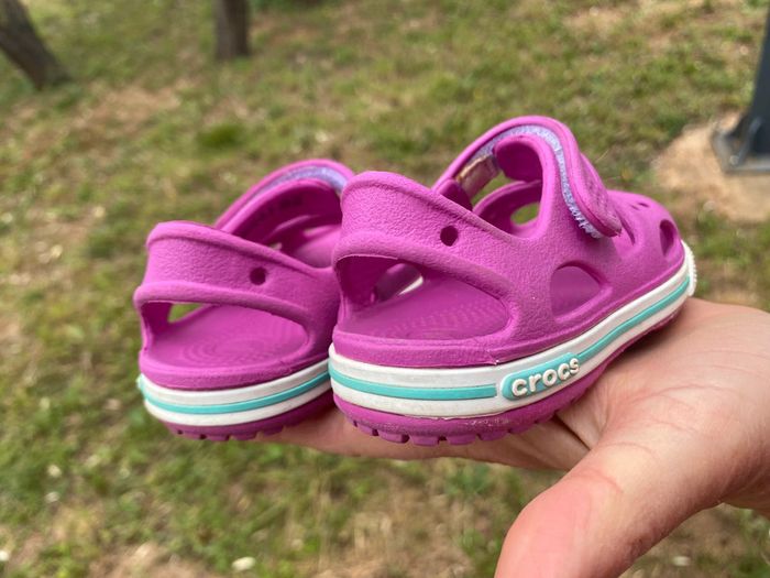 Sandales crocs rose fuschia c5 ou 22 - photo numéro 4