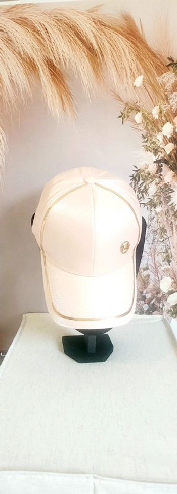 Casquette rose brillante effet satiné – élégante & tendance
