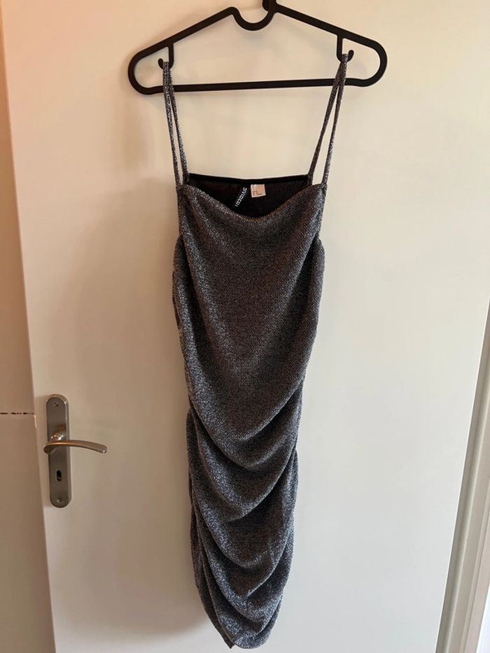 Robe argentée