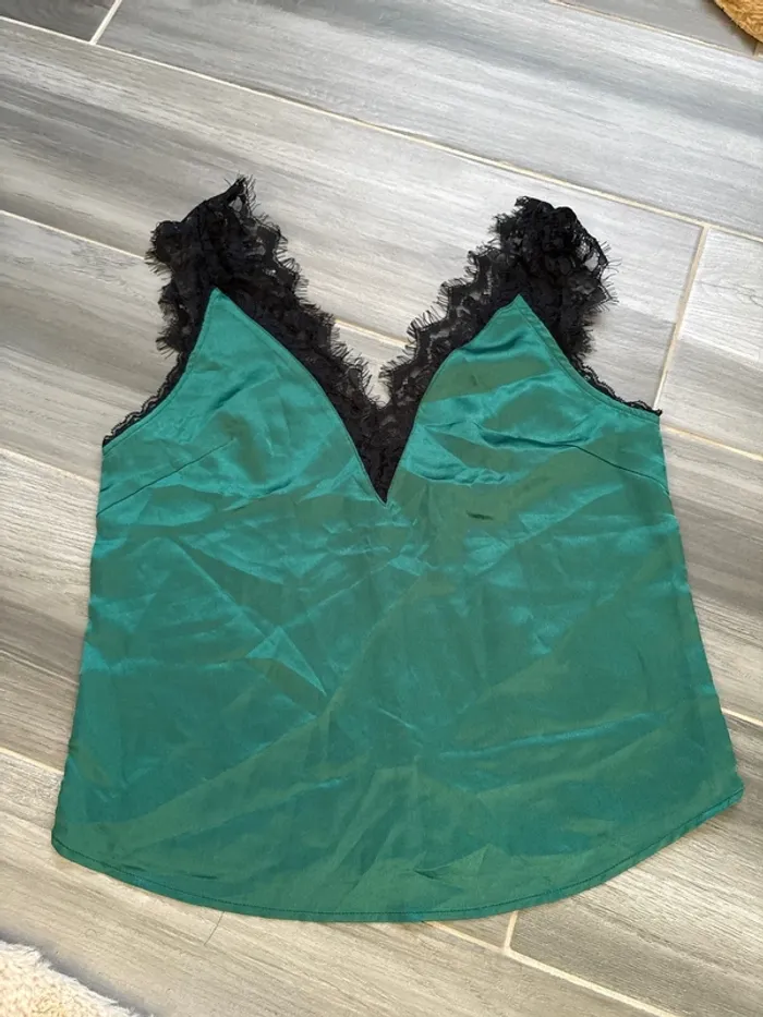 Débardeur satiné et dentelle