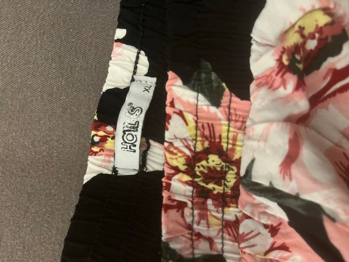 Short noir à fleurs - photo numéro 3