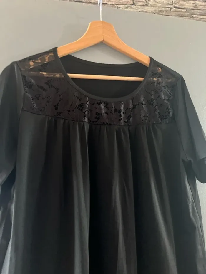 Tee shirt noir dentelle haut en XL - photo numéro 2