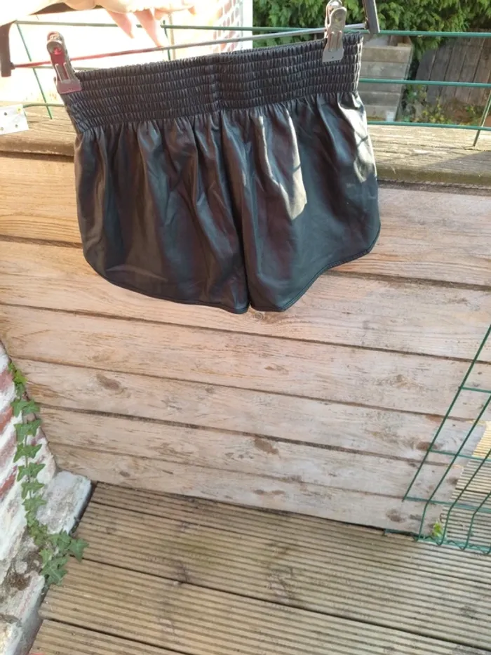 Short simili cuir noir taille S - photo numéro 4