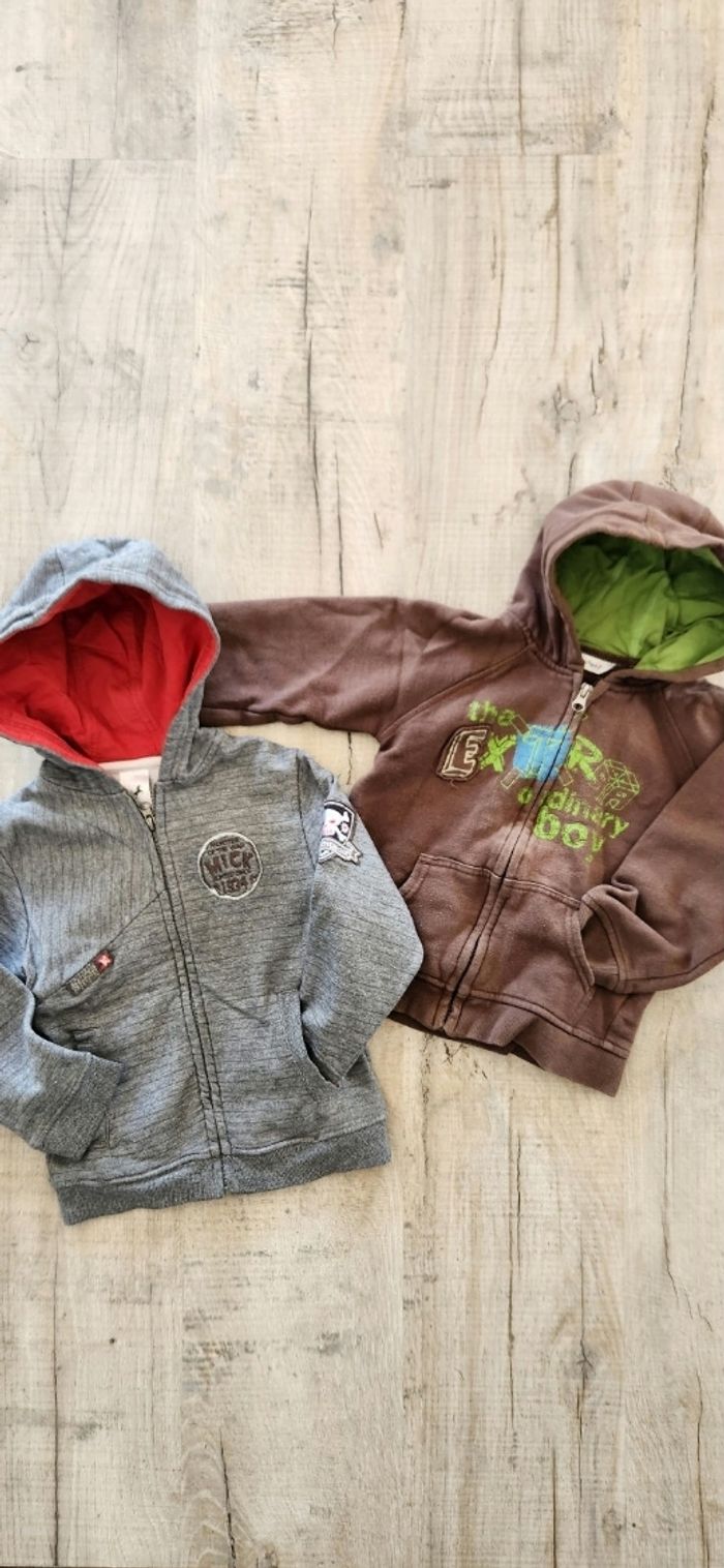 Lot 2 sweats à capuche 4 ans