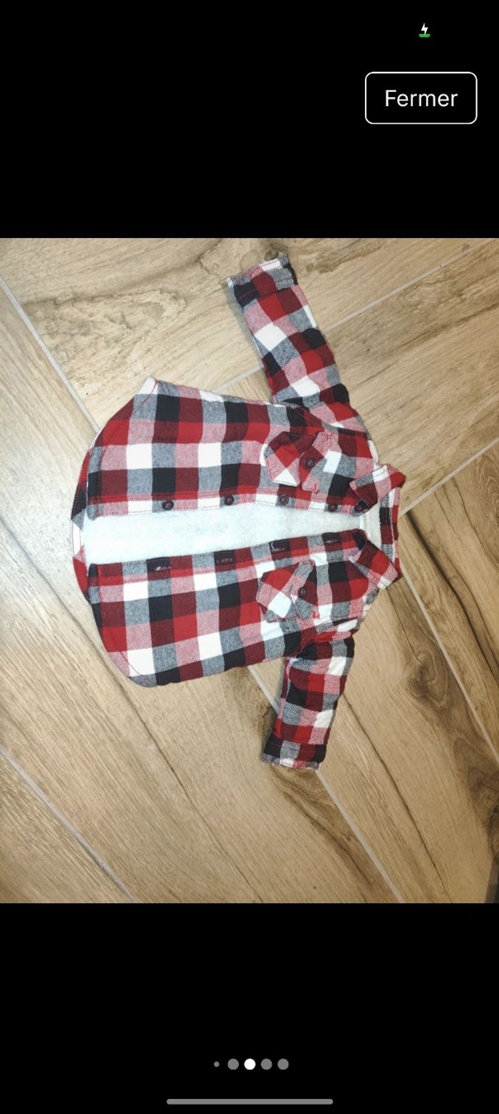 Lot 3 chemises dont une molletonné style sherpa 
Et 1 polo rouge
Parfait état 
Taille 3 mois 59-60cm 
marque orchestra sergent major Kiabi tape à l'oeil - photo numéro 8