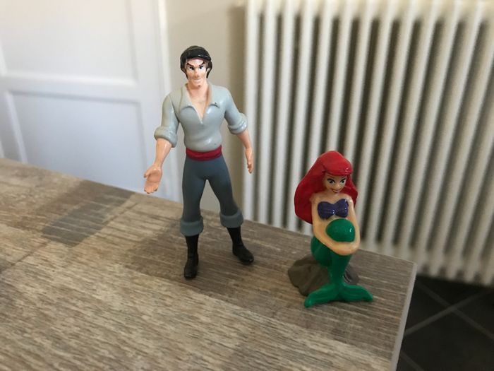 Figurine princesse Éric et ariel la petite sirène disney
