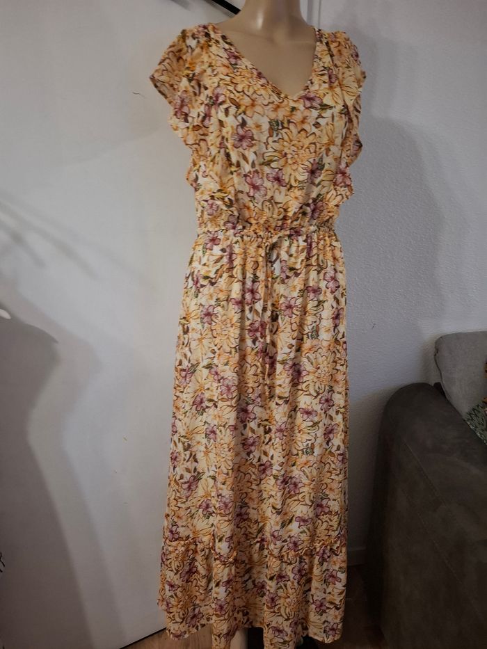 Robe longue fleuri taille 38/40 en très bon etat - photo numéro 2