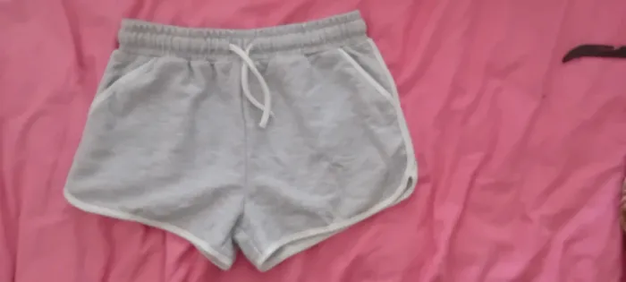 Joli petit short gris 10 ans primark en parfait état - photo numéro 2