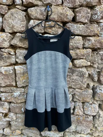 Robe grise et noire