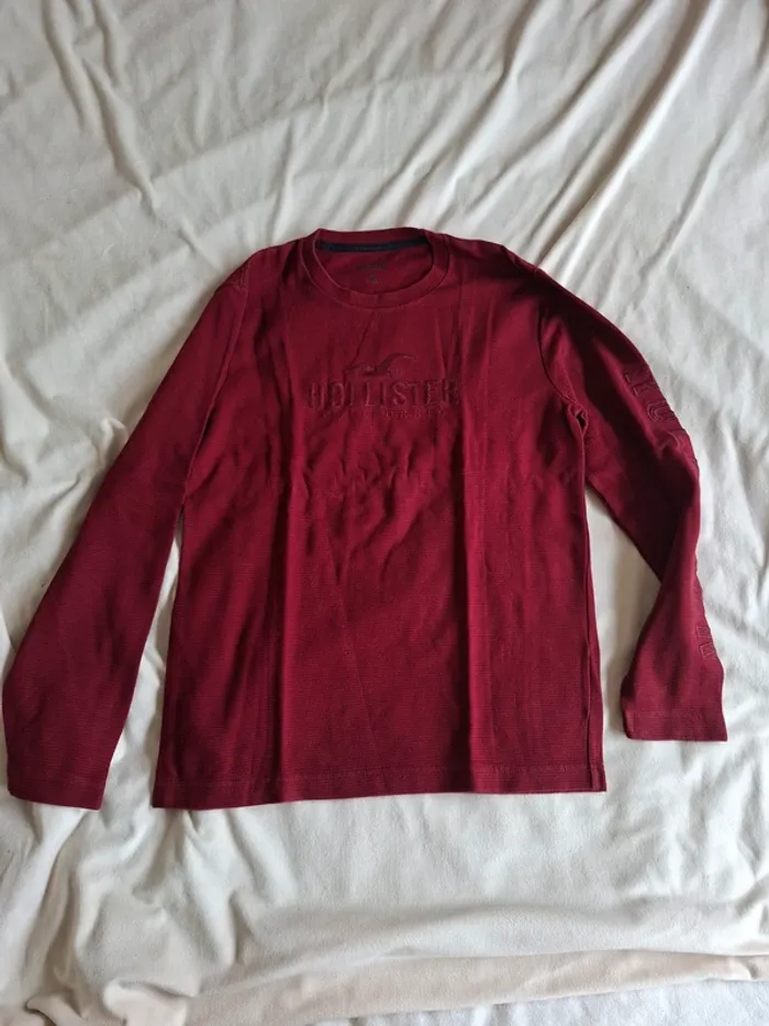 t-shirt garçon bordeaux, manches longues, taille XS, marque Hollister,