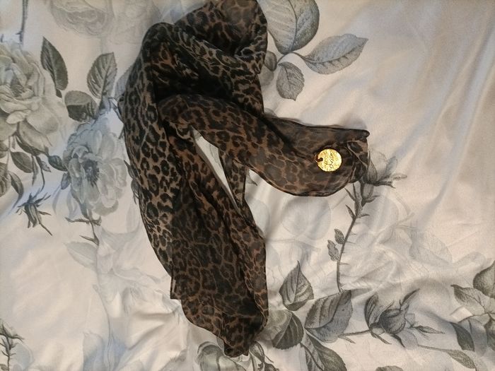 Écharpe Ive Saint Laurent  en très très bon état - photo numéro 7