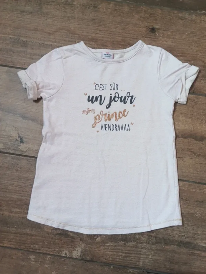 Tee shirt chemise manches courtes Fille 6 ans Un jour mon prince viendra Tao