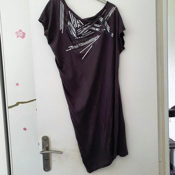 Robe avec strass et sequins