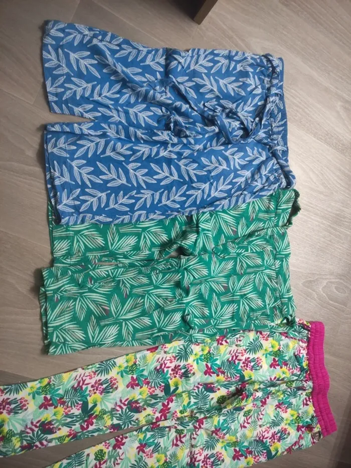 Lot de 3 pantalons d été fille en très bon état taille 4 ans - photo numéro 3
