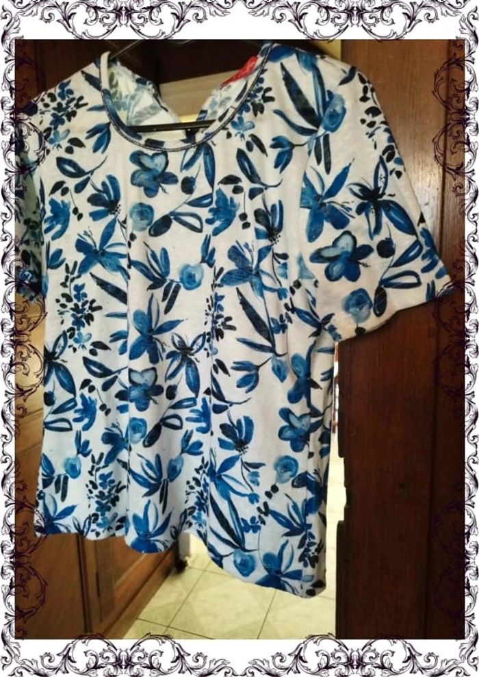 T-shirt col rond blanc et bleu fleuri taille 34/36 - photo numéro 6