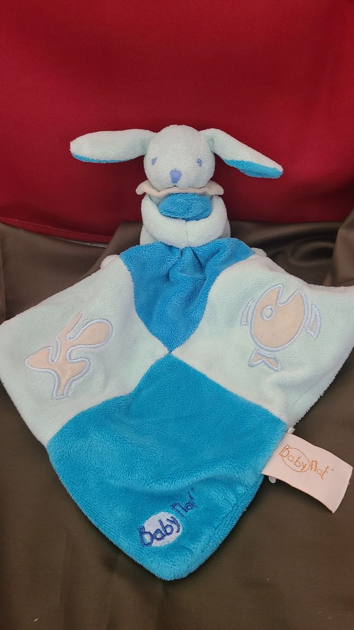 Doudou Babynat Baby nat' D&C LAPIN semi Plat Luminescent Poisson BLEU - photo numéro 4