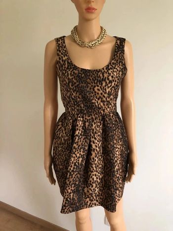 Robe imprimée léopard sans manches Zara taille S jamais portée