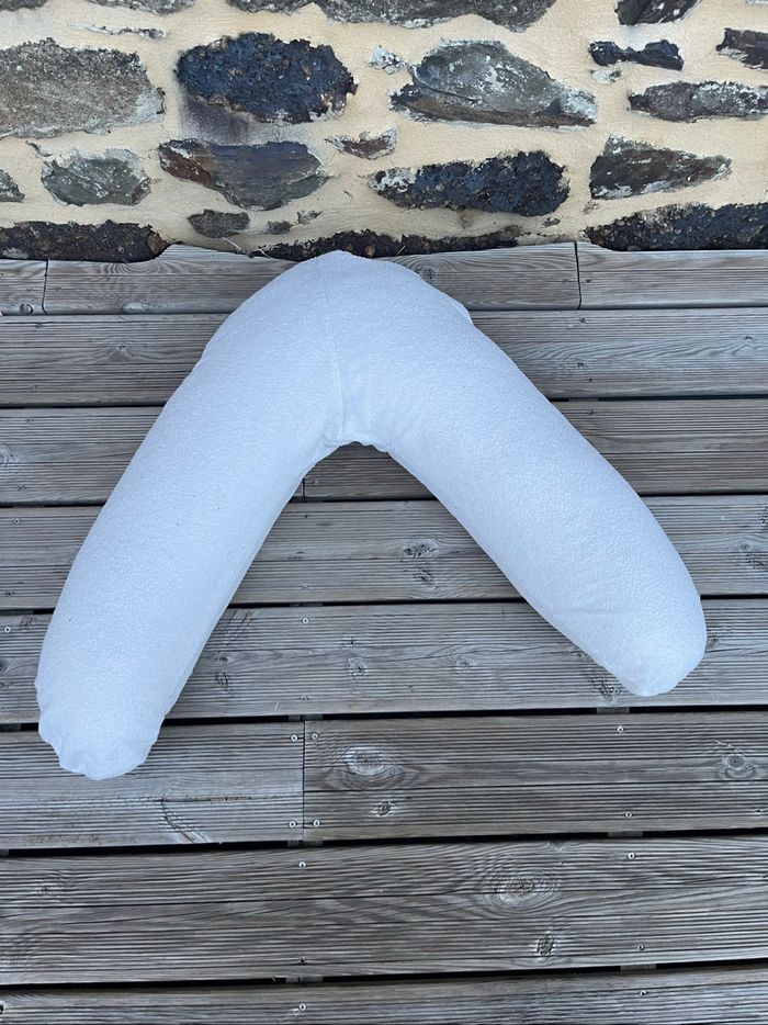 Coussin d’allaitement en maille bouclette blanc