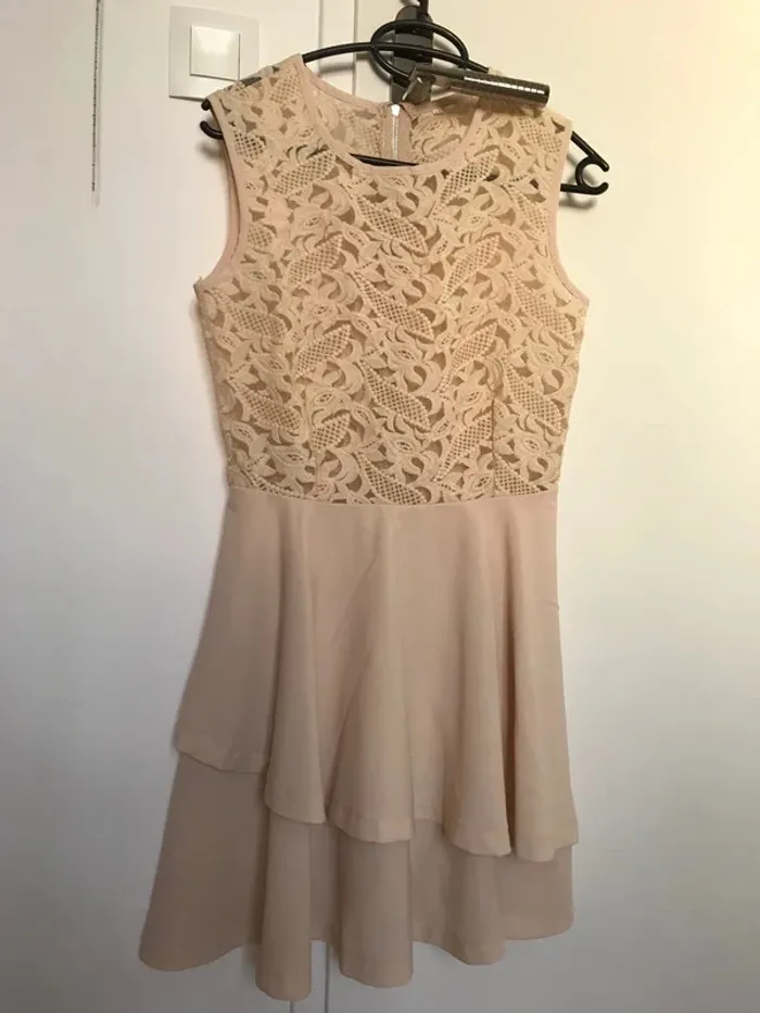 Robe Shein beige nude dentelle t.M comme neuve