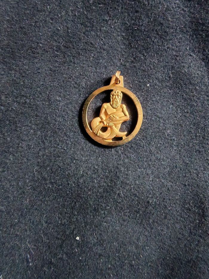 Pendentif doré signe zodiaque Verseau - photo numéro 4