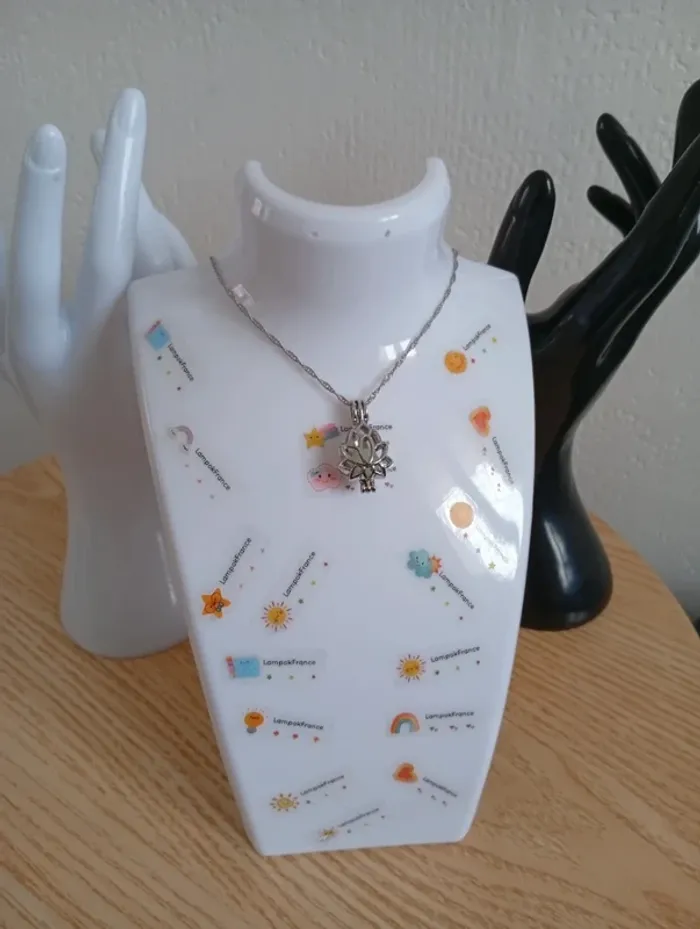 Solde 💝 Collier de fleur de lotus couleur argent