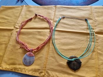 Lot de colliers fantaisie (2)