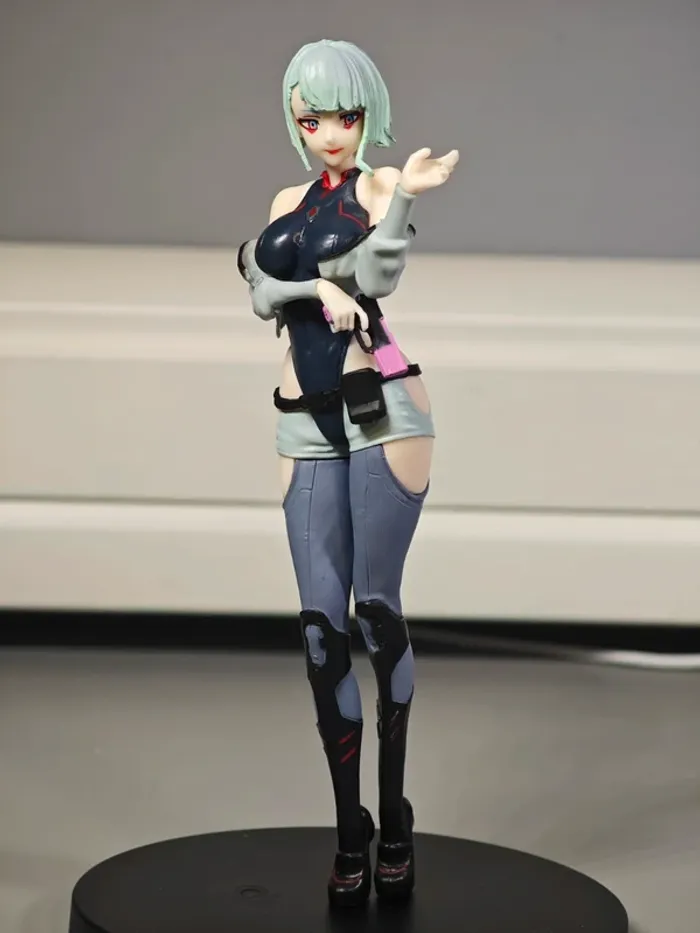 Figurine CyberPunk Edgerunners : Lucy 17cm neuve avec boîte - photo numéro 2