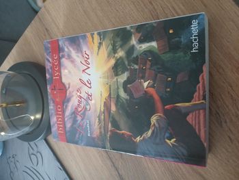 LIVRE LE ROUGE ET LE NOIR DE STANDHAL 