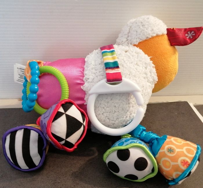peluche d'eveil lamaze le mouton - photo numéro 2
