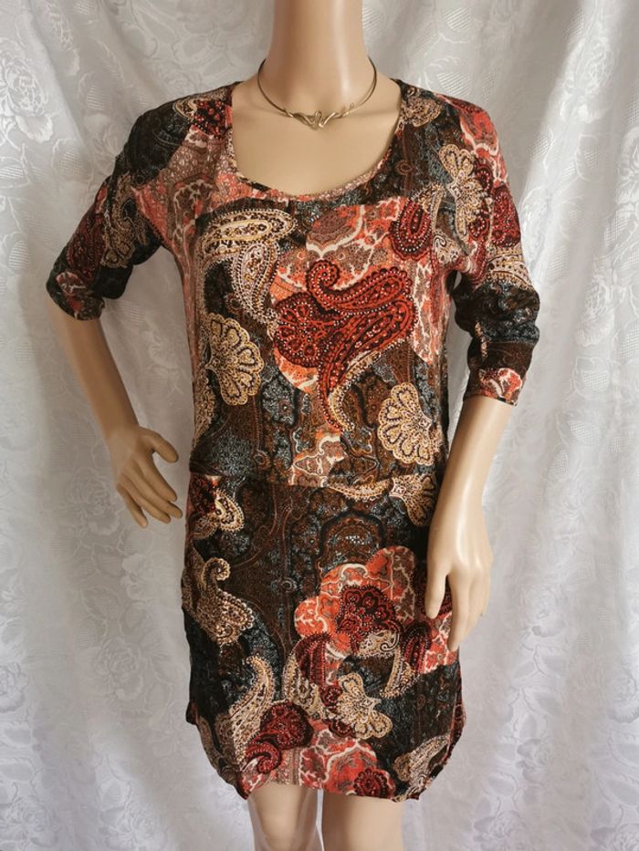 Robe. Noir - rouge. Taille 40 Mango