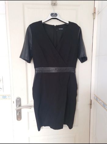 Jolie robe noir avec détails en cuir femme the kooples taille M/38