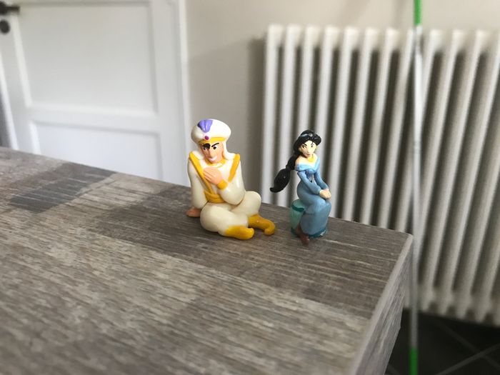 Figurine mini aladdin et Jasmine