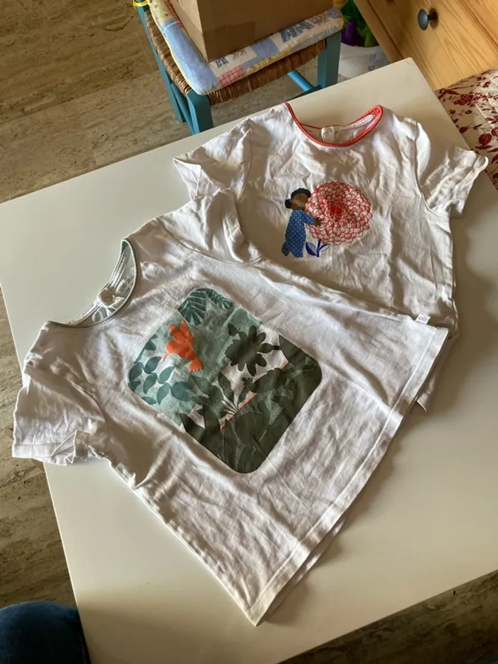 2 T-shirts manches courtes Obaïdi, 23 mois.