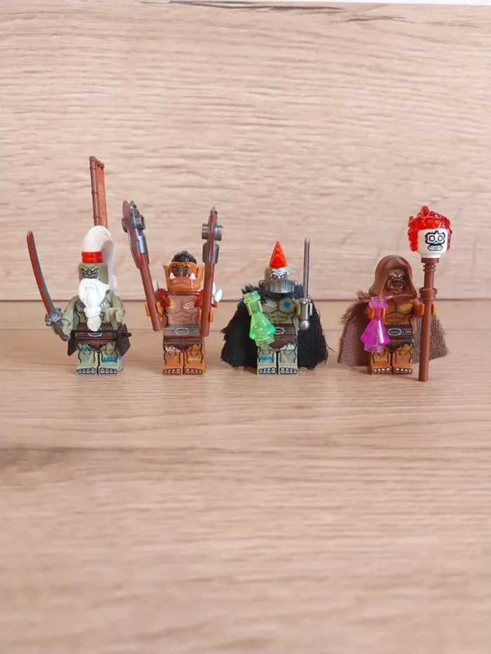 Figurines type lego 4 chefs guerriers orcs Warcraft