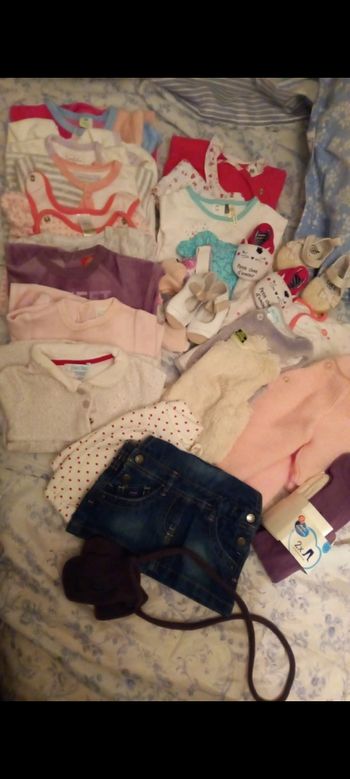 Lot de vêtements fille 1 mois, très bonne état