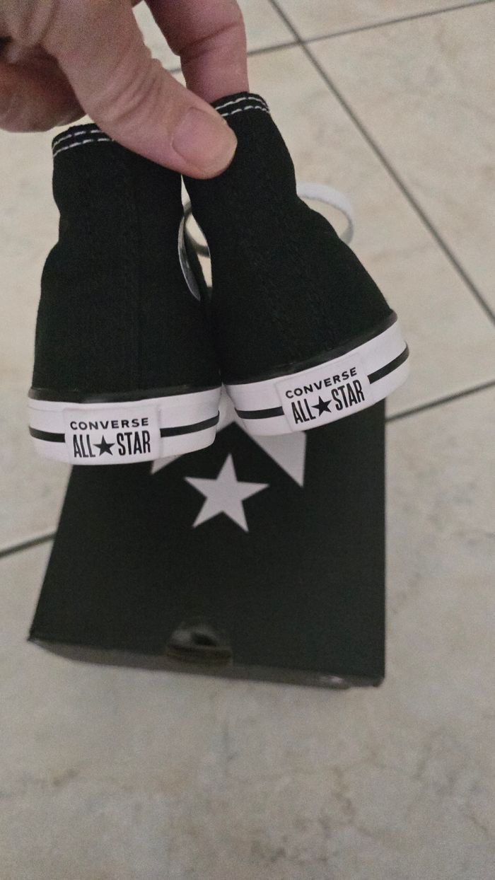 Neuves non portées 🏷🤩😍🥰 converses pointure 24 mixtes🏷🤩😍🥰👌 - photo numéro 3