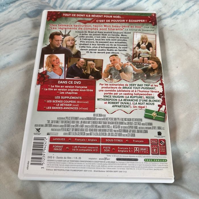 DVD tout… sauf en famille - photo numéro 2