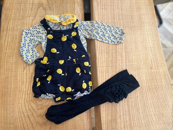 Ensemble lot citron salopette barboteuse okaidi 12-18 mois