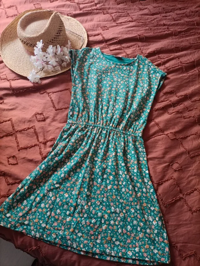 Superbe robe fleurie TAO 10 ans