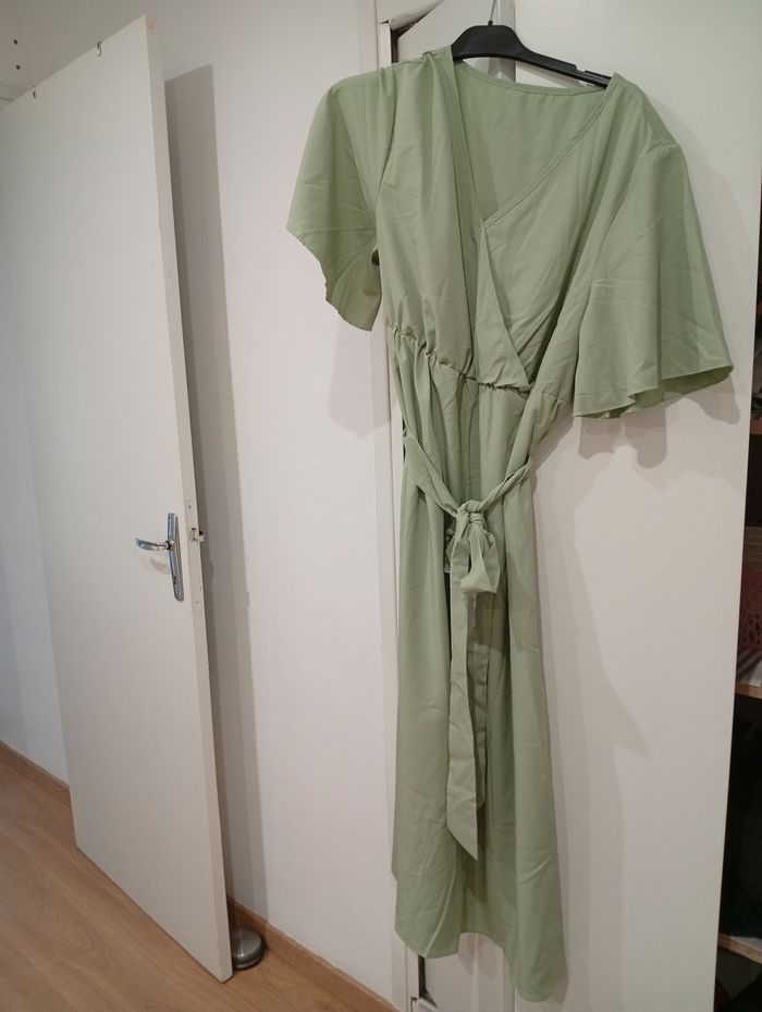 Robe vert amande