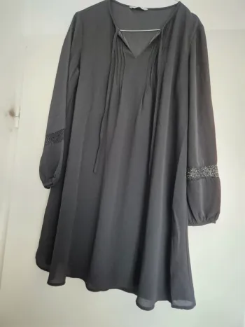 Robe noire Camaïeu manches longues avec effet dentelle taille 38