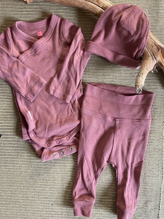 Ensemble taille 1 mois - photo numéro 2
