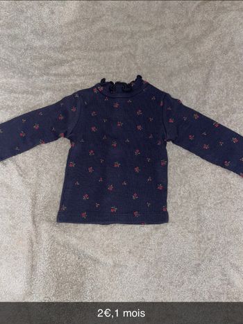 Haut bleu marine à motif