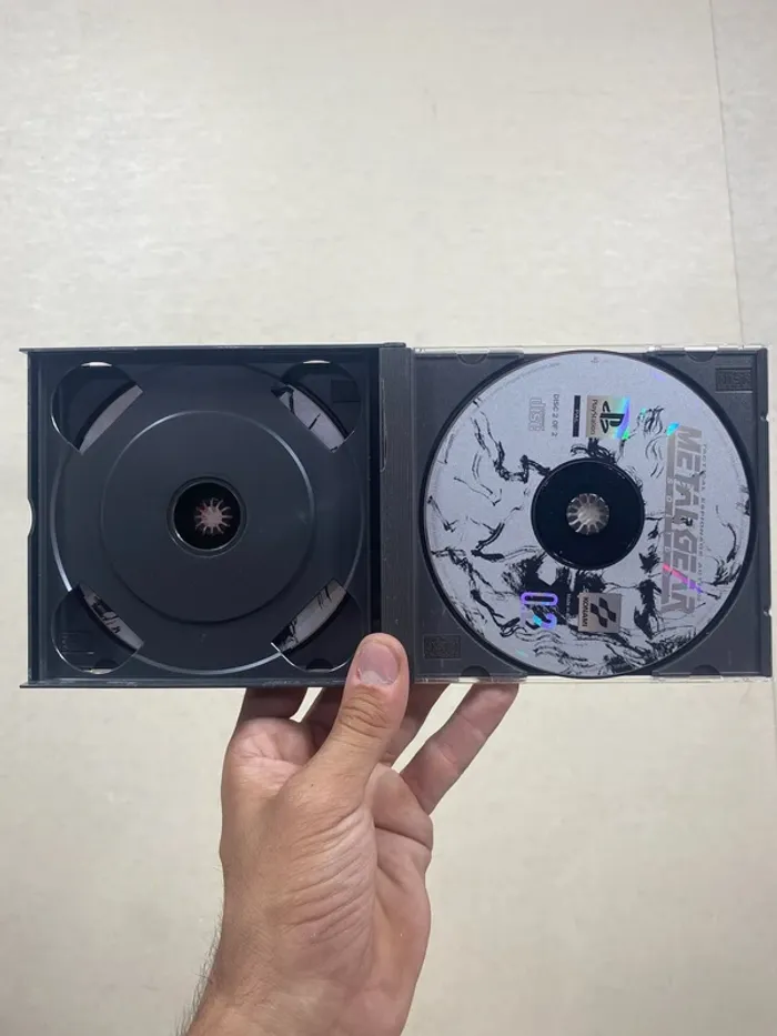 🎮 Metal Gear Solid PS1 (PAL, complet, 2 disques, Konami 1999) Version française - photo numéro 9