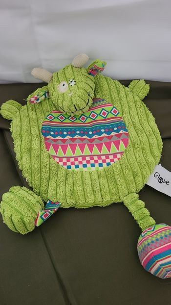 Doudou plat Vache vert Globe Trotoys Cora