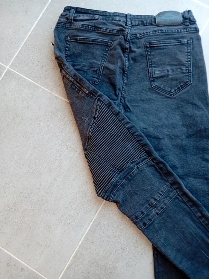 Très beau Jeans Noir Pour Homme Taille 44 Coupe Droite - photo numéro 5
