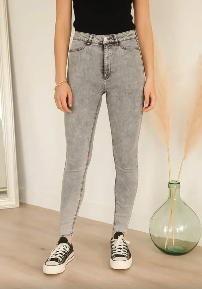 Jean skinny gris délavé taille 34 – Divided (H&M)